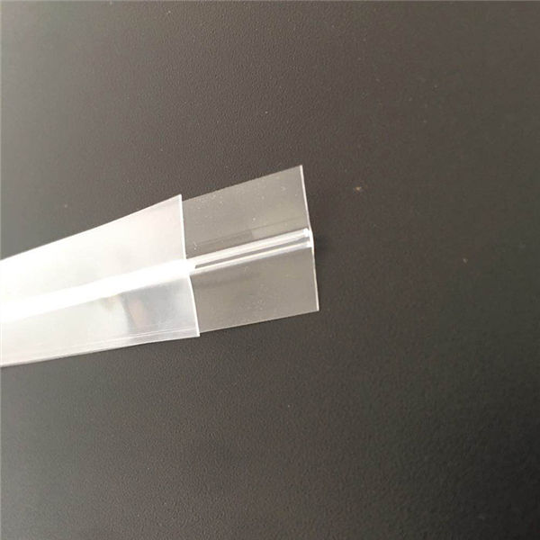 Plaststrengur rennibekkur